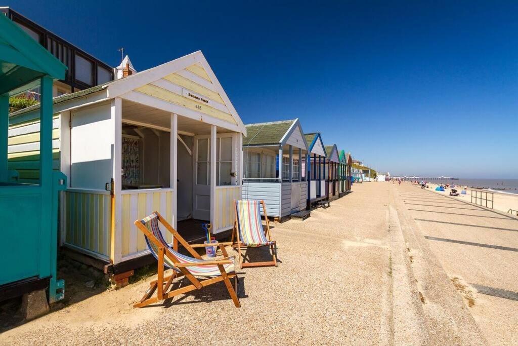 Covehithe House-Coastal Luxury- Sleeps 12-With Huge Swimspa! Wrentham Esterno foto